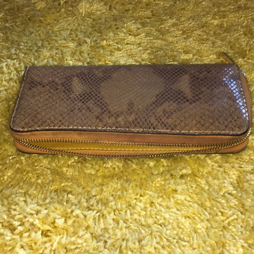 Michael Kors Wallet - Picture 5 of 6